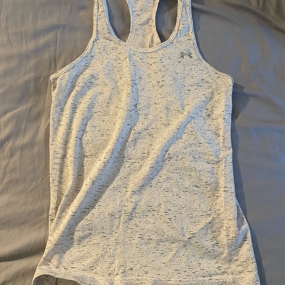 Under Armour Gray Fitted Sleeveless Tank Top with Scoop Neck